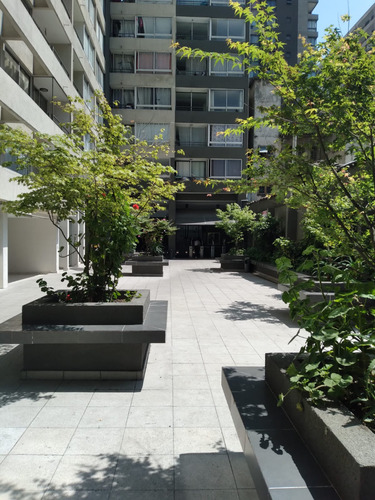 Arriendo Estudio Central ¡a Solo Pasos Del Metro Santa Ana!