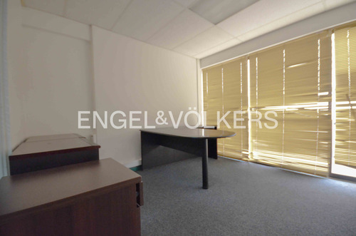Oficina Planta Libre, Con Mobiliario, En 313 M2