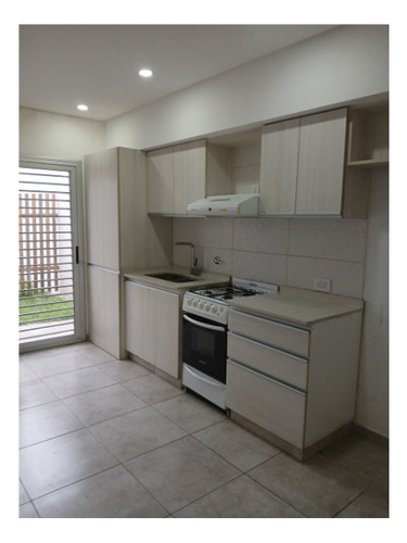 Reservado! Alquiler Departamento 2 Ambientes En Planta Baja Muy Luminoso Con Pequeño Espacio Verde Propio