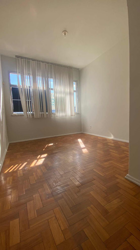 Vende-se Apartamento De 2 Quartos Em Icaraí