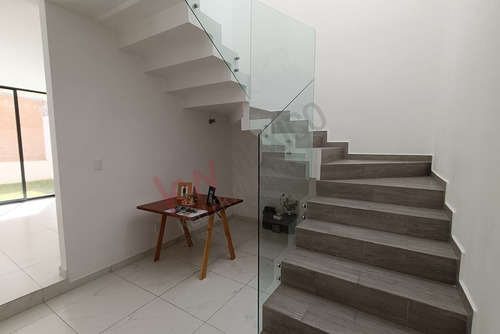 Casa En Venta Con Increibles Acabados, Ideal Para Familia O Inversión