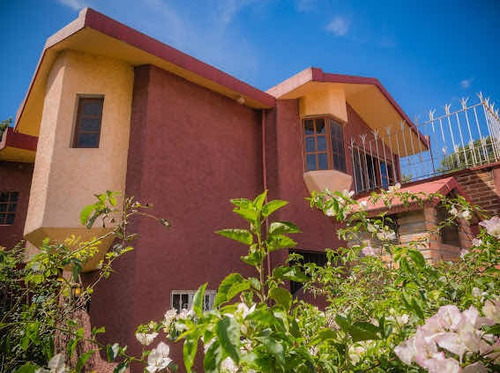 Casa Con 2 Recamaras, 2.5 Baños, Cocina Grande Con Desayunad