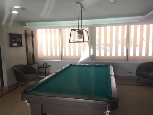Un Dormitorio Equipado Con Vista Norte
