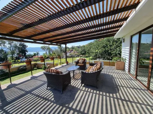 Casa Con Amplias Terrazas Y Jacuzzi En Venta