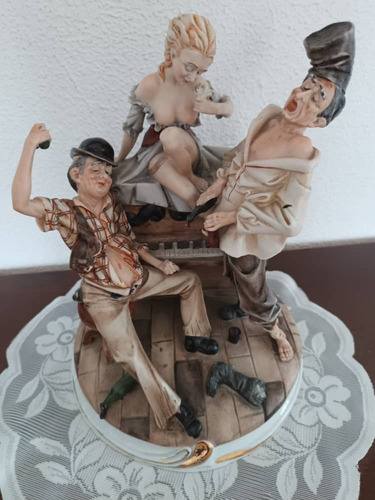 Figura De Porcelana Capodimonte Italiano. Borrachos