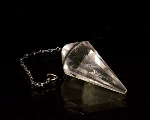 Imagem 2 de 4 de Pêndulo De Pedra Natural Cristal De Quartzo Com Corrente