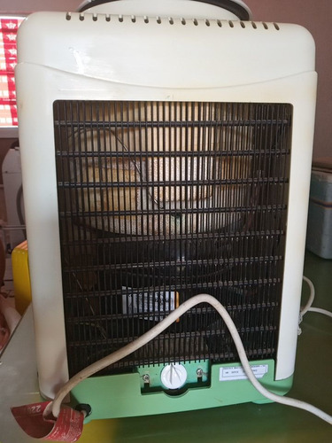 Imagem 1 de 3 de Vende Se Um Gela Água