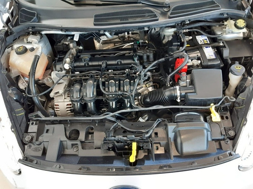 Imagen 9 de 10 de Ford Fiesta Kinetic Design 1.6 Titanium Powershift 120cv