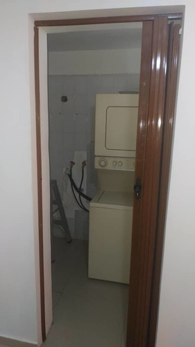 Imagen 11 de 14 de Hermoso Townhouse Totalmente Remodelado De Oportunidad