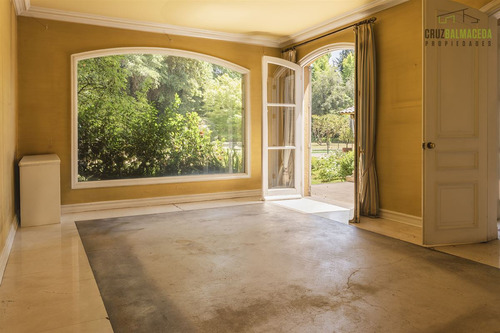 Casa En Venta De 4 Dorm. En Las Condes
