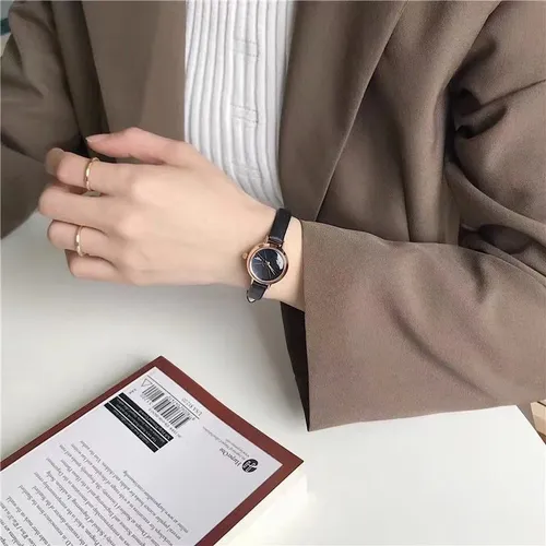 A Reloj Mujer Cuarzo Con Disco Pequeño Y Cinturón Retro Moda