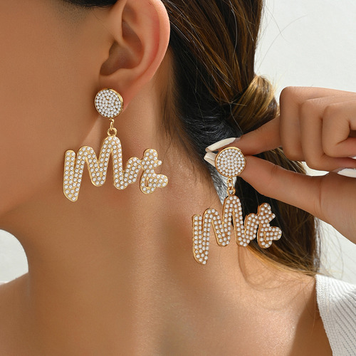 Pendientes Con Diseño De Letras Sencillas