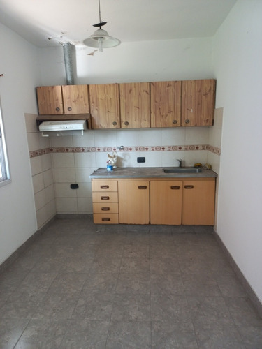 Imagen 3 de 6 de Casa Venta Isidro Casanova