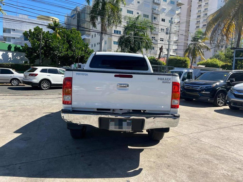 Imagen 11 de 15 de Toyota Hilux .