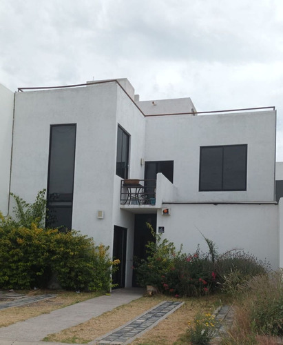 Se Vende Casa En Garand Juriquilla, 4ta Recamara En Pb,  Roo