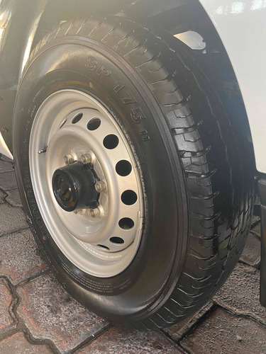 Imagen 8 de 15 de Nissan Urvan 2019 2.5 Panel Ventanas Amplia Mt