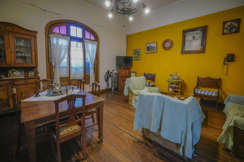 Disfruta De Una Casa Con Jardin, Quincho Y Garage - 5 Ambientes!