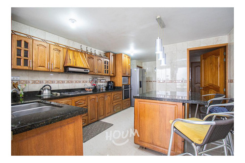 Imagen 21 de 30 de Casa En Laureles. 7 Habitaciones, 500 M²