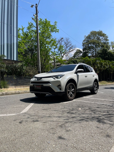 Toyota RAV4 2.0 Street