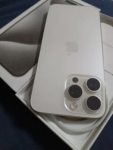Apple iPhone 15 Pro Max (256 Gb) - Titânio Branco