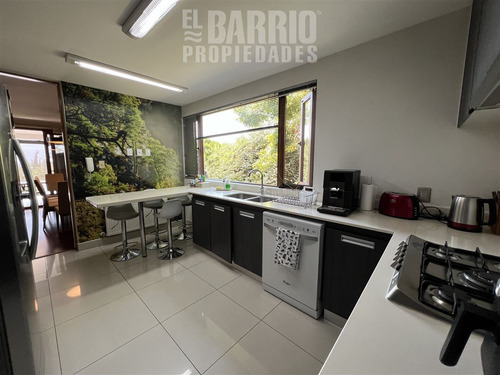 Casa En Venta De 5 Dorm. En Piedra Roja, Chicureo