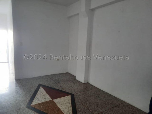 Edgar Colmenarez Alquila Apartamento Zona Privilegiada No Hay Problema De Luz Con Gas Directo 24-20414