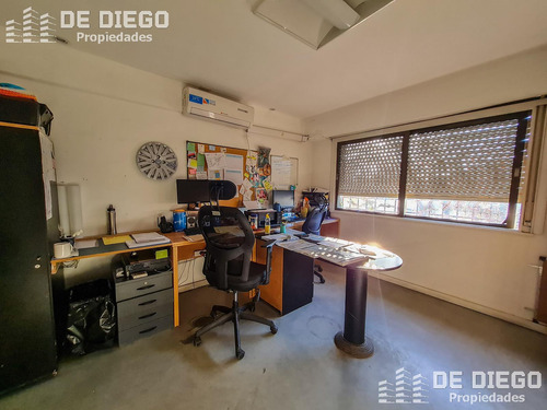 Venta Con Renta Deposito Con Oficinas, Ideal Laboratorio Habilitable Anmat Martinez