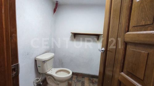 Casa En Venta Con Local Comercial En El Chamizal, Pedro Escobedo, Querétaro.