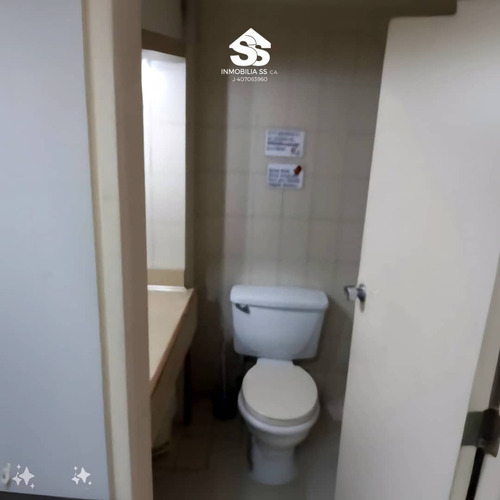 Consultorio Oficina En Alquiler - San Bernandino, Caracas - Centro Profesional Caracas, Hospital Clinica Caracas