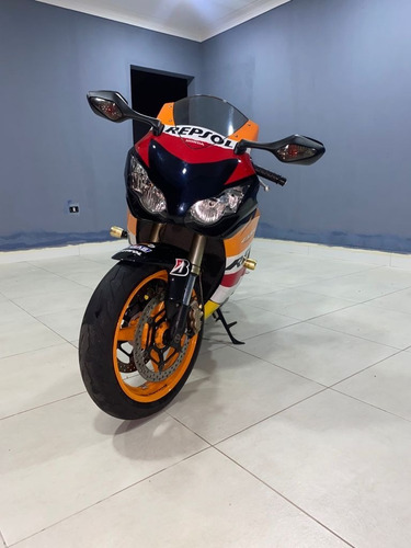Imagem 3 de 11 de Cbr 1000rr Fireblade 2011