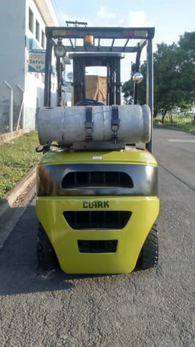 Empilhadeira Clark 2,5t C25 * Torre Triplex * 2011