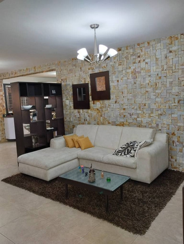Se Alquila Town House En Conjunto Residencial Cantapiedra. Naguanagua. Zenaida Quintero