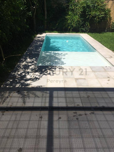 Imagen 2 de 16 de 24 Entre 476 Y 477. Casa De Dos Dormitorios En Venta, City Bell.-