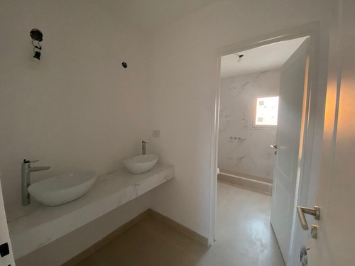 Imagen 11 de 16 de Casa En Venta A La Laguna Canton Norte A Estrenar