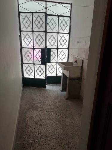 Alquilo Minidepartamento En Primer Piso Para Pareja O Srta En Los Olivos