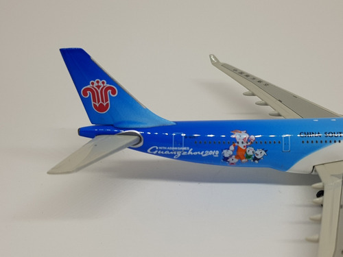 Miniatura Phoenix 1:400 Air Airbus A330-200 China Southern