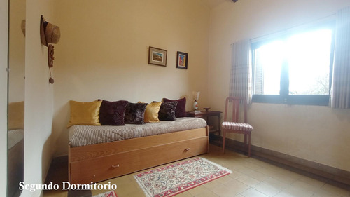 Venta Hermoso Chalet Serrano En Villa De Las Rosas, Excelente Ubicación