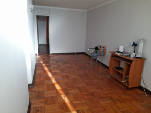 Se Vende Amplia Casa Esquina En Los Cerezos La Cisterna