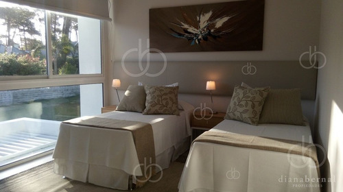 Imagen 11 de 26 de Casa En Mansa,barrio Privado, Punta Del Este, 4 Dormitorios Y Piscina Climatizada.
