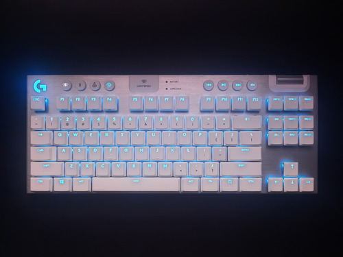 Teclado Gamer Logitech G915 Tkl Sin Usar Blanco Inglés Internacional (Usado)