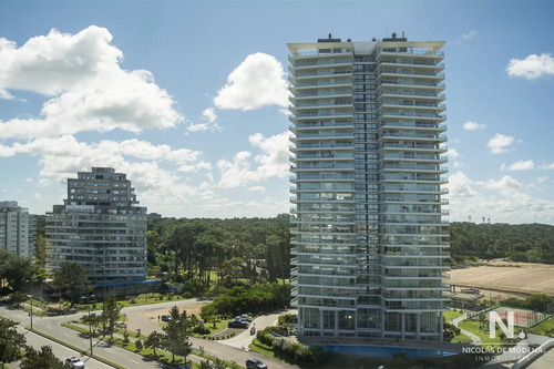 Vende Gran Apartamento En Brava - Punta Del Este De 3 Dormitorios