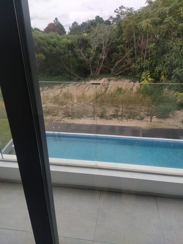 Imagen 3 de 24 de Apartamento En Venta De 2 Dormitorios C/ Cochera En Playa Mansa
