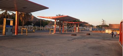 Estacion De Servicio En Zona De Alto Trafico, En Via De Servicio, Paralela A La Autopista Principal De La Ciudad, Valencia Tocuyito Con 5 Tanques, 1 Oficina 16 Locales Comerciales,