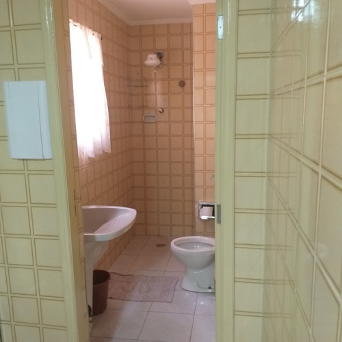 Imagem 11 de 13 de Apt 1 Qto Sala Coz Wc Próx Praia,lojas Ac Financto Bco $115.