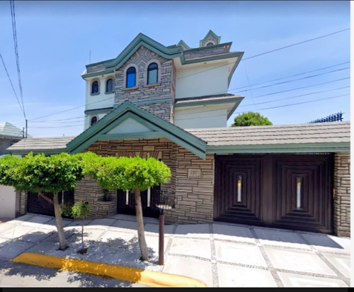 Casa En Venta En Boulevard Popocatépetl, Fraccionamiento Lomas De Valle Dorado, Tlalnepantla