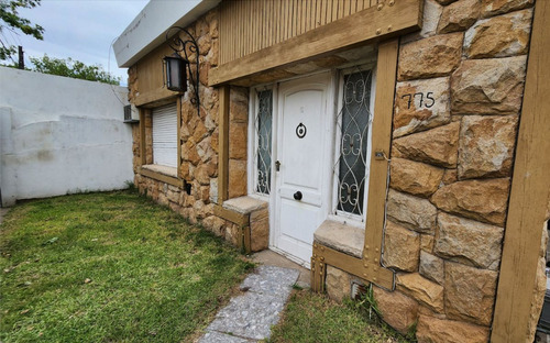 Casa A Reciclar En Gran Lote 3 Amb Jardin Mercedes