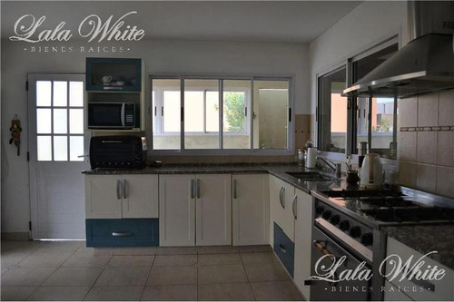 Imagen 8 de 22 de Venta Con Renta - Casa En Malibú - Canning