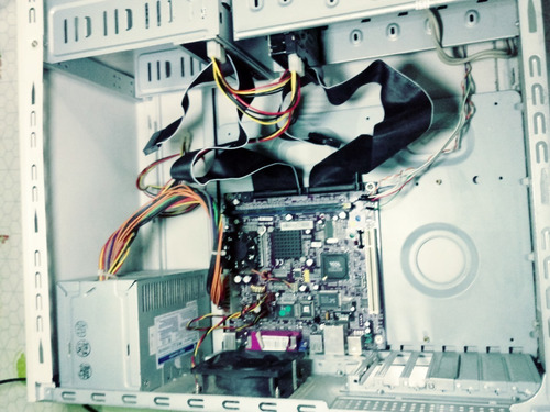 Pc Antigo C/ Ddr 1 Hd 20gb C/ Windows 7 Travando Com Defeito
