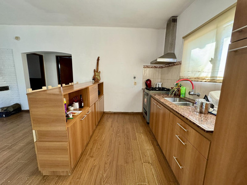 Colonia - Venta Casa De 3 Dormitorios Y Barbacoa A Metros De Rambla Costanera