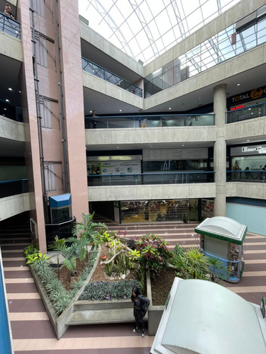 Local Comercial En El Centro Comercial La Colina